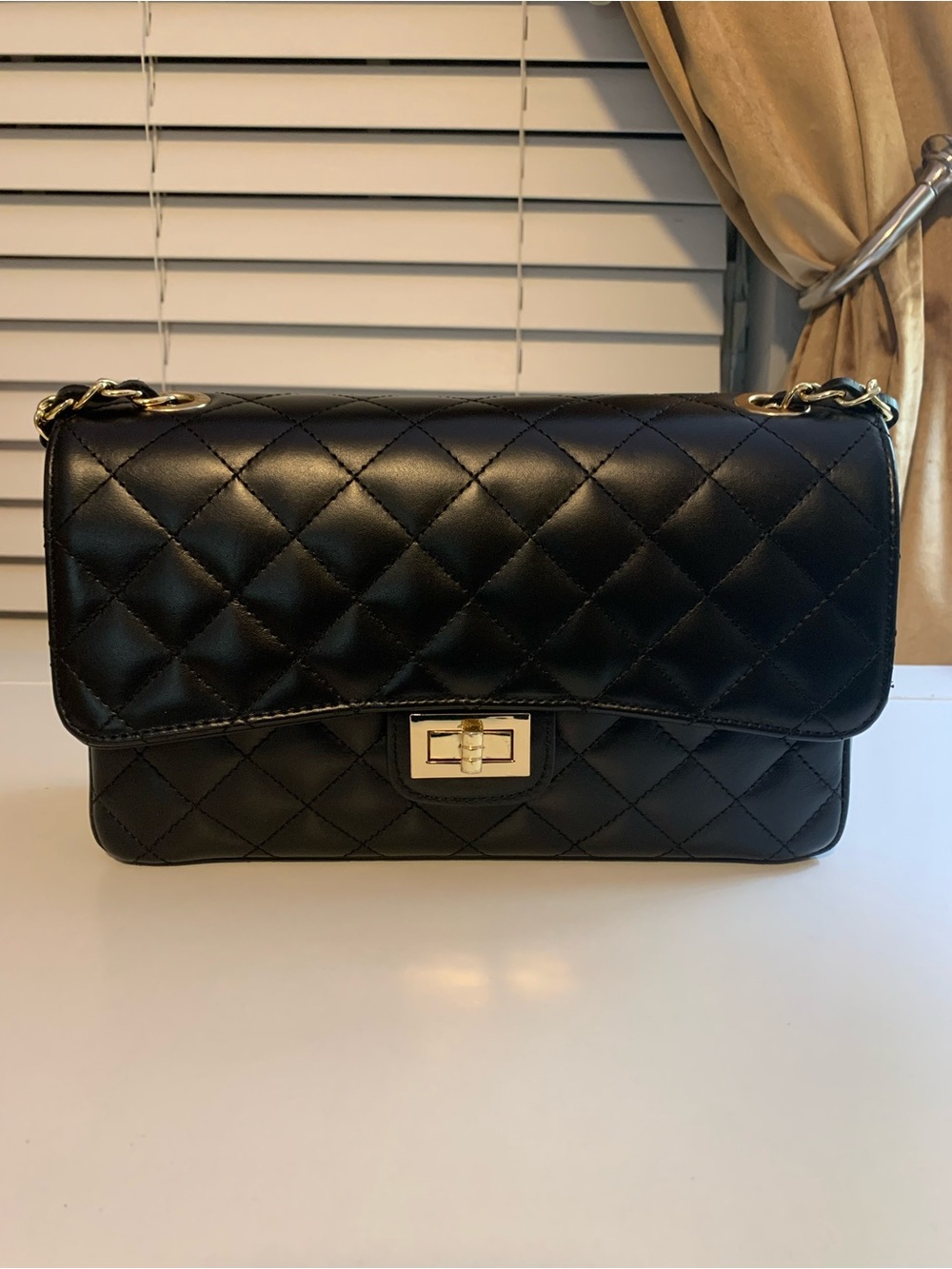 Classic Quilted Black Shoulder Bag with Gold Chain - Picture 2 of 7